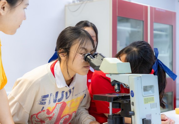 ภาพกิจกรรม  คณะวิทยาศาสตร์และเทคโนโลยี มหาวิทยาลัยราชภัฏกำแพงเพชร ร่วมกับโรงเรียนกำแพงเพชรพิทยาคม จัดกิจกรรมค่ายวิทยาศาสตร์นักเรียนห้องเรียนพิเศษวิทยาศาสตร์