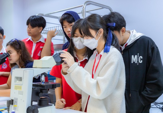 ภาพกิจกรรม  คณะวิทยาศาสตร์และเทคโนโลยี มหาวิทยาลัยราชภัฏกำแพงเพชร ร่วมกับโรงเรียนกำแพงเพชรพิทยาคม จัดกิจกรรมค่ายวิทยาศาสตร์นักเรียนห้องเรียนพิเศษวิทยาศาสตร์