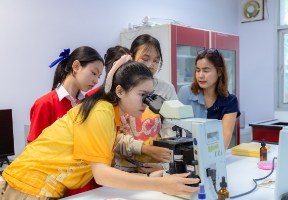 ภาพกิจกรรม  คณะวิทยาศาสตร์และเทคโนโลยี มหาวิทยาลัยราชภัฏกำแพงเพชร ร่วมกับโรงเรียนกำแพงเพชรพิทยาคม จัดกิจกรรมค่ายวิทยาศาสตร์นักเรียนห้องเรียนพิเศษวิทยาศาสตร์