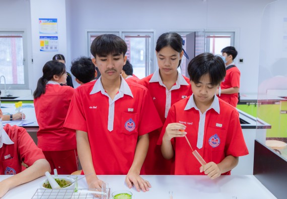 ภาพกิจกรรม  คณะวิทยาศาสตร์และเทคโนโลยี มหาวิทยาลัยราชภัฏกำแพงเพชร ร่วมกับโรงเรียนกำแพงเพชรพิทยาคม จัดกิจกรรมค่ายวิทยาศาสตร์นักเรียนห้องเรียนพิเศษวิทยาศาสตร์