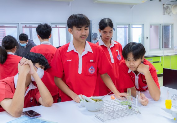 ภาพกิจกรรม  คณะวิทยาศาสตร์และเทคโนโลยี มหาวิทยาลัยราชภัฏกำแพงเพชร ร่วมกับโรงเรียนกำแพงเพชรพิทยาคม จัดกิจกรรมค่ายวิทยาศาสตร์นักเรียนห้องเรียนพิเศษวิทยาศาสตร์