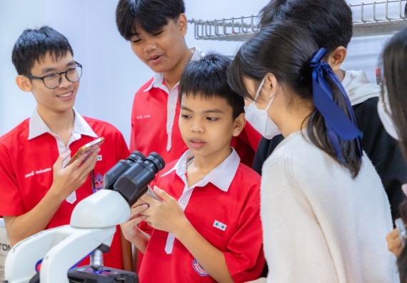 ภาพกิจกรรม  คณะวิทยาศาสตร์และเทคโนโลยี มหาวิทยาลัยราชภัฏกำแพงเพชร ร่วมกับโรงเรียนกำแพงเพชรพิทยาคม จัดกิจกรรมค่ายวิทยาศาสตร์นักเรียนห้องเรียนพิเศษวิทยาศาสตร์