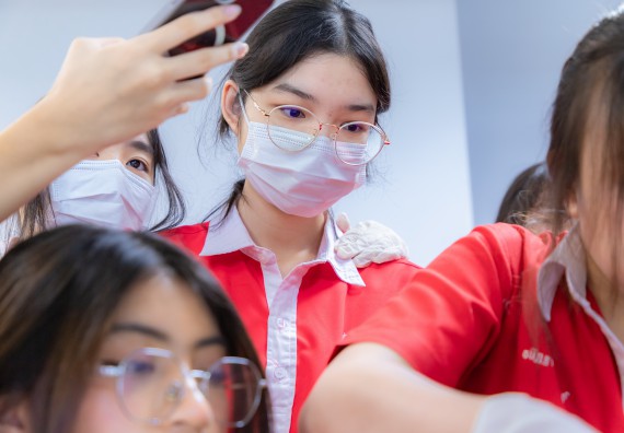 ภาพกิจกรรม  คณะวิทยาศาสตร์และเทคโนโลยี มหาวิทยาลัยราชภัฏกำแพงเพชร ร่วมกับโรงเรียนกำแพงเพชรพิทยาคม จัดกิจกรรมค่ายวิทยาศาสตร์นักเรียนห้องเรียนพิเศษวิทยาศาสตร์