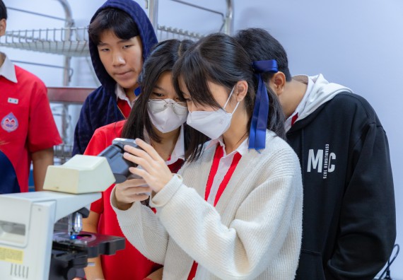 ภาพกิจกรรม  คณะวิทยาศาสตร์และเทคโนโลยี มหาวิทยาลัยราชภัฏกำแพงเพชร ร่วมกับโรงเรียนกำแพงเพชรพิทยาคม จัดกิจกรรมค่ายวิทยาศาสตร์นักเรียนห้องเรียนพิเศษวิทยาศาสตร์