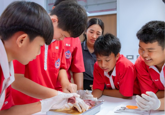 ภาพกิจกรรม  คณะวิทยาศาสตร์และเทคโนโลยี มหาวิทยาลัยราชภัฏกำแพงเพชร ร่วมกับโรงเรียนกำแพงเพชรพิทยาคม จัดกิจกรรมค่ายวิทยาศาสตร์นักเรียนห้องเรียนพิเศษวิทยาศาสตร์