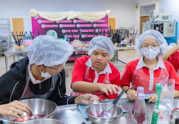 ภาพกิจกรรม  คณะวิทยาศาสตร์และเทคโนโลยี มหาวิทยาลัยราชภัฏกำแพงเพชร ร่วมกับโรงเรียนกำแพงเพชรพิทยาคม จัดกิจกรรมค่ายวิทยาศาสตร์นักเรียนห้องเรียนพิเศษวิทยาศาสตร์