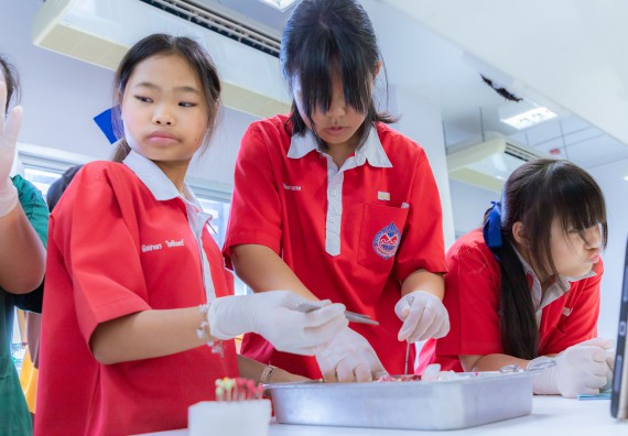 ภาพกิจกรรม  คณะวิทยาศาสตร์และเทคโนโลยี มหาวิทยาลัยราชภัฏกำแพงเพชร ร่วมกับโรงเรียนกำแพงเพชรพิทยาคม จัดกิจกรรมค่ายวิทยาศาสตร์นักเรียนห้องเรียนพิเศษวิทยาศาสตร์