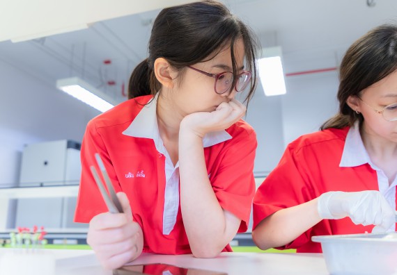 ภาพกิจกรรม  คณะวิทยาศาสตร์และเทคโนโลยี มหาวิทยาลัยราชภัฏกำแพงเพชร ร่วมกับโรงเรียนกำแพงเพชรพิทยาคม จัดกิจกรรมค่ายวิทยาศาสตร์นักเรียนห้องเรียนพิเศษวิทยาศาสตร์