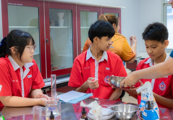 ภาพกิจกรรม  คณะวิทยาศาสตร์และเทคโนโลยี มหาวิทยาลัยราชภัฏกำแพงเพชร ร่วมกับโรงเรียนกำแพงเพชรพิทยาคม จัดกิจกรรมค่ายวิทยาศาสตร์นักเรียนห้องเรียนพิเศษวิทยาศาสตร์