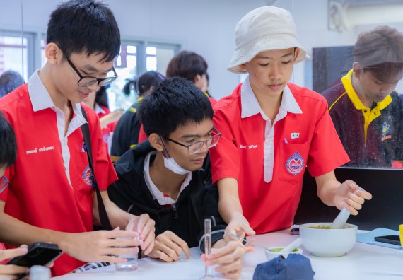 ภาพกิจกรรม  คณะวิทยาศาสตร์และเทคโนโลยี มหาวิทยาลัยราชภัฏกำแพงเพชร ร่วมกับโรงเรียนกำแพงเพชรพิทยาคม จัดกิจกรรมค่ายวิทยาศาสตร์นักเรียนห้องเรียนพิเศษวิทยาศาสตร์