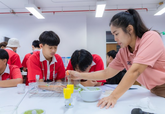 ภาพกิจกรรม  คณะวิทยาศาสตร์และเทคโนโลยี มหาวิทยาลัยราชภัฏกำแพงเพชร ร่วมกับโรงเรียนกำแพงเพชรพิทยาคม จัดกิจกรรมค่ายวิทยาศาสตร์นักเรียนห้องเรียนพิเศษวิทยาศาสตร์