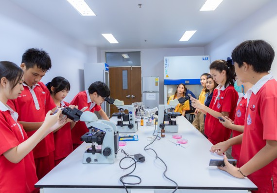 ภาพกิจกรรม  คณะวิทยาศาสตร์และเทคโนโลยี มหาวิทยาลัยราชภัฏกำแพงเพชร ร่วมกับโรงเรียนกำแพงเพชรพิทยาคม จัดกิจกรรมค่ายวิทยาศาสตร์นักเรียนห้องเรียนพิเศษวิทยาศาสตร์