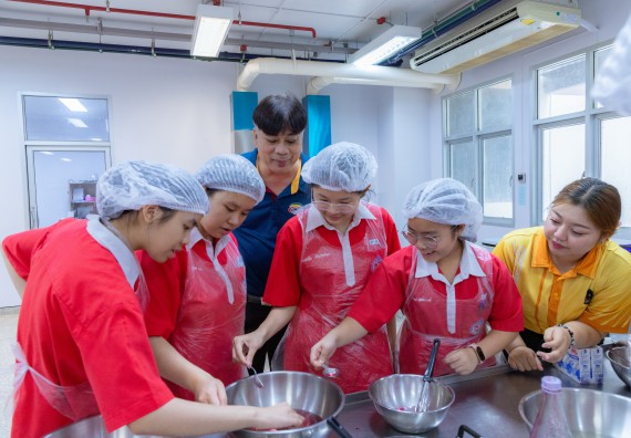 ภาพกิจกรรม  คณะวิทยาศาสตร์และเทคโนโลยี มหาวิทยาลัยราชภัฏกำแพงเพชร ร่วมกับโรงเรียนกำแพงเพชรพิทยาคม จัดกิจกรรมค่ายวิทยาศาสตร์นักเรียนห้องเรียนพิเศษวิทยาศาสตร์