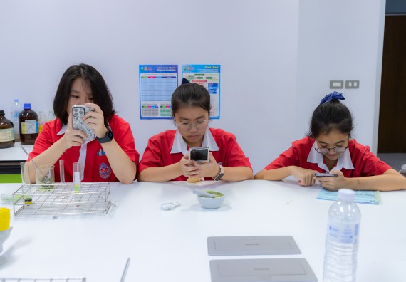 ภาพกิจกรรม  คณะวิทยาศาสตร์และเทคโนโลยี มหาวิทยาลัยราชภัฏกำแพงเพชร ร่วมกับโรงเรียนกำแพงเพชรพิทยาคม จัดกิจกรรมค่ายวิทยาศาสตร์นักเรียนห้องเรียนพิเศษวิทยาศาสตร์