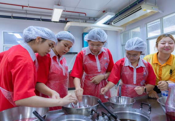 ภาพกิจกรรม  คณะวิทยาศาสตร์และเทคโนโลยี มหาวิทยาลัยราชภัฏกำแพงเพชร ร่วมกับโรงเรียนกำแพงเพชรพิทยาคม จัดกิจกรรมค่ายวิทยาศาสตร์นักเรียนห้องเรียนพิเศษวิทยาศาสตร์