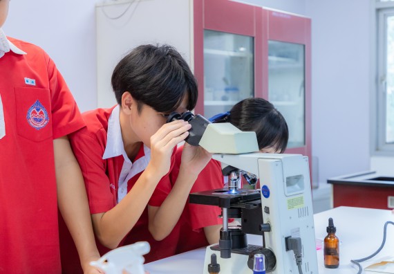 ภาพกิจกรรม  คณะวิทยาศาสตร์และเทคโนโลยี มหาวิทยาลัยราชภัฏกำแพงเพชร ร่วมกับโรงเรียนกำแพงเพชรพิทยาคม จัดกิจกรรมค่ายวิทยาศาสตร์นักเรียนห้องเรียนพิเศษวิทยาศาสตร์