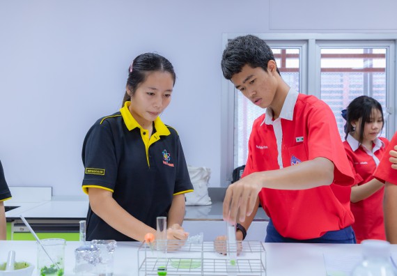 ภาพกิจกรรม  คณะวิทยาศาสตร์และเทคโนโลยี มหาวิทยาลัยราชภัฏกำแพงเพชร ร่วมกับโรงเรียนกำแพงเพชรพิทยาคม จัดกิจกรรมค่ายวิทยาศาสตร์นักเรียนห้องเรียนพิเศษวิทยาศาสตร์