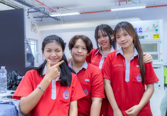 ภาพกิจกรรม  คณะวิทยาศาสตร์และเทคโนโลยี มหาวิทยาลัยราชภัฏกำแพงเพชร ร่วมกับโรงเรียนกำแพงเพชรพิทยาคม จัดกิจกรรมค่ายวิทยาศาสตร์นักเรียนห้องเรียนพิเศษวิทยาศาสตร์