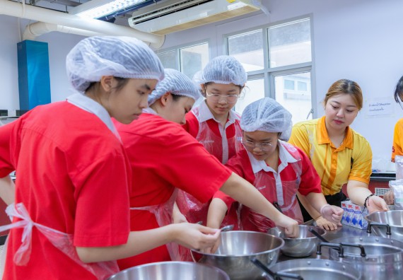 ภาพกิจกรรม  คณะวิทยาศาสตร์และเทคโนโลยี มหาวิทยาลัยราชภัฏกำแพงเพชร ร่วมกับโรงเรียนกำแพงเพชรพิทยาคม จัดกิจกรรมค่ายวิทยาศาสตร์นักเรียนห้องเรียนพิเศษวิทยาศาสตร์