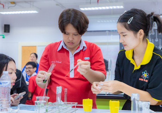 ภาพกิจกรรม  คณะวิทยาศาสตร์และเทคโนโลยี มหาวิทยาลัยราชภัฏกำแพงเพชร ร่วมกับโรงเรียนกำแพงเพชรพิทยาคม จัดกิจกรรมค่ายวิทยาศาสตร์นักเรียนห้องเรียนพิเศษวิทยาศาสตร์