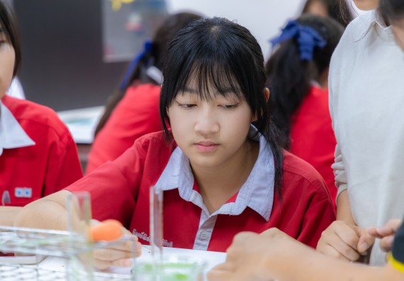 ภาพกิจกรรม  คณะวิทยาศาสตร์และเทคโนโลยี มหาวิทยาลัยราชภัฏกำแพงเพชร ร่วมกับโรงเรียนกำแพงเพชรพิทยาคม จัดกิจกรรมค่ายวิทยาศาสตร์นักเรียนห้องเรียนพิเศษวิทยาศาสตร์