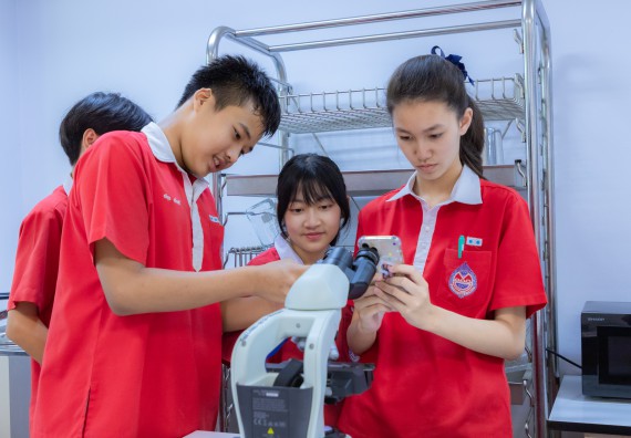 ภาพกิจกรรม  คณะวิทยาศาสตร์และเทคโนโลยี มหาวิทยาลัยราชภัฏกำแพงเพชร ร่วมกับโรงเรียนกำแพงเพชรพิทยาคม จัดกิจกรรมค่ายวิทยาศาสตร์นักเรียนห้องเรียนพิเศษวิทยาศาสตร์