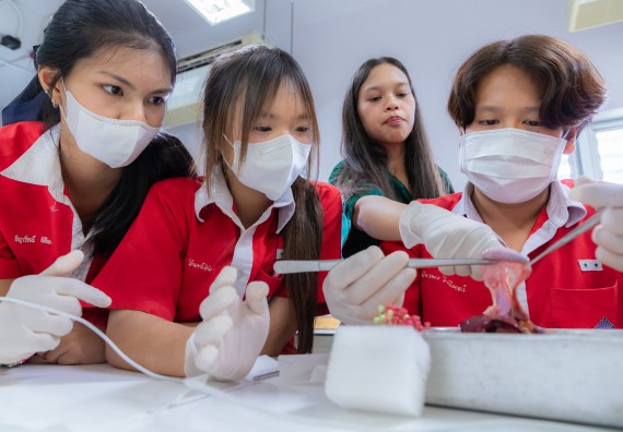 ภาพกิจกรรม  คณะวิทยาศาสตร์และเทคโนโลยี มหาวิทยาลัยราชภัฏกำแพงเพชร ร่วมกับโรงเรียนกำแพงเพชรพิทยาคม จัดกิจกรรมค่ายวิทยาศาสตร์นักเรียนห้องเรียนพิเศษวิทยาศาสตร์