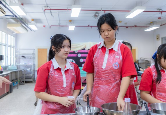 ภาพกิจกรรม  คณะวิทยาศาสตร์และเทคโนโลยี มหาวิทยาลัยราชภัฏกำแพงเพชร ร่วมกับโรงเรียนกำแพงเพชรพิทยาคม จัดกิจกรรมค่ายวิทยาศาสตร์นักเรียนห้องเรียนพิเศษวิทยาศาสตร์