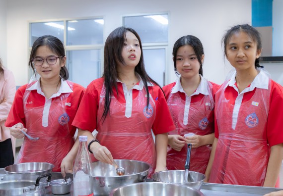 ภาพกิจกรรม  คณะวิทยาศาสตร์และเทคโนโลยี มหาวิทยาลัยราชภัฏกำแพงเพชร ร่วมกับโรงเรียนกำแพงเพชรพิทยาคม จัดกิจกรรมค่ายวิทยาศาสตร์นักเรียนห้องเรียนพิเศษวิทยาศาสตร์