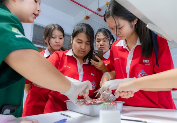 ภาพกิจกรรม  คณะวิทยาศาสตร์และเทคโนโลยี มหาวิทยาลัยราชภัฏกำแพงเพชร ร่วมกับโรงเรียนกำแพงเพชรพิทยาคม จัดกิจกรรมค่ายวิทยาศาสตร์นักเรียนห้องเรียนพิเศษวิทยาศาสตร์