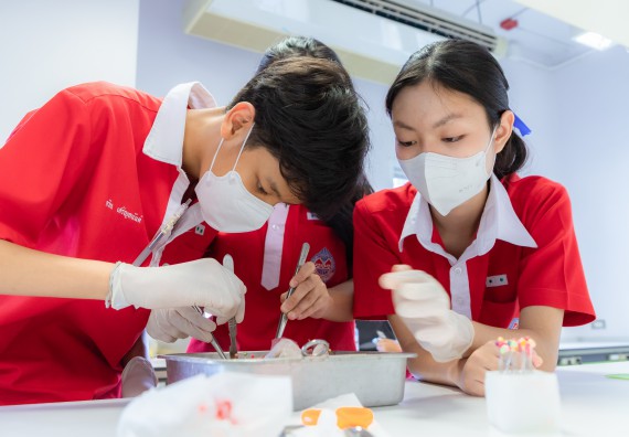 ภาพกิจกรรม  คณะวิทยาศาสตร์และเทคโนโลยี มหาวิทยาลัยราชภัฏกำแพงเพชร ร่วมกับโรงเรียนกำแพงเพชรพิทยาคม จัดกิจกรรมค่ายวิทยาศาสตร์นักเรียนห้องเรียนพิเศษวิทยาศาสตร์