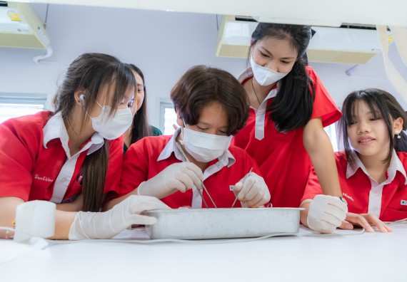 ภาพกิจกรรม  คณะวิทยาศาสตร์และเทคโนโลยี มหาวิทยาลัยราชภัฏกำแพงเพชร ร่วมกับโรงเรียนกำแพงเพชรพิทยาคม จัดกิจกรรมค่ายวิทยาศาสตร์นักเรียนห้องเรียนพิเศษวิทยาศาสตร์