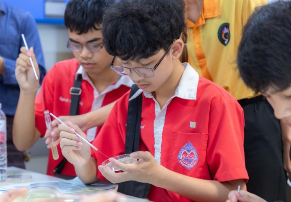 ภาพกิจกรรม  คณะวิทยาศาสตร์และเทคโนโลยี มหาวิทยาลัยราชภัฏกำแพงเพชร ร่วมกับโรงเรียนกำแพงเพชรพิทยาคม จัดกิจกรรมค่ายวิทยาศาสตร์นักเรียนห้องเรียนพิเศษวิทยาศาสตร์