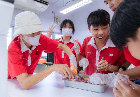 ภาพกิจกรรม  คณะวิทยาศาสตร์และเทคโนโลยี มหาวิทยาลัยราชภัฏกำแพงเพชร ร่วมกับโรงเรียนกำแพงเพชรพิทยาคม จัดกิจกรรมค่ายวิทยาศาสตร์นักเรียนห้องเรียนพิเศษวิทยาศาสตร์