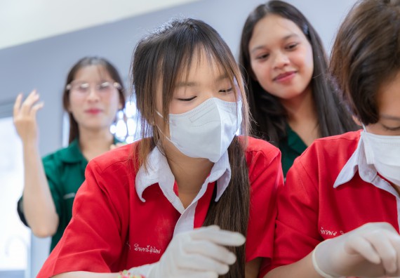 ภาพกิจกรรม  คณะวิทยาศาสตร์และเทคโนโลยี มหาวิทยาลัยราชภัฏกำแพงเพชร ร่วมกับโรงเรียนกำแพงเพชรพิทยาคม จัดกิจกรรมค่ายวิทยาศาสตร์นักเรียนห้องเรียนพิเศษวิทยาศาสตร์