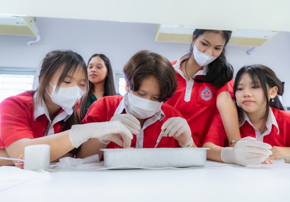 ภาพกิจกรรม  คณะวิทยาศาสตร์และเทคโนโลยี มหาวิทยาลัยราชภัฏกำแพงเพชร ร่วมกับโรงเรียนกำแพงเพชรพิทยาคม จัดกิจกรรมค่ายวิทยาศาสตร์นักเรียนห้องเรียนพิเศษวิทยาศาสตร์