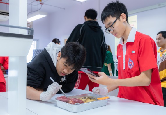 ภาพกิจกรรม  คณะวิทยาศาสตร์และเทคโนโลยี มหาวิทยาลัยราชภัฏกำแพงเพชร ร่วมกับโรงเรียนกำแพงเพชรพิทยาคม จัดกิจกรรมค่ายวิทยาศาสตร์นักเรียนห้องเรียนพิเศษวิทยาศาสตร์