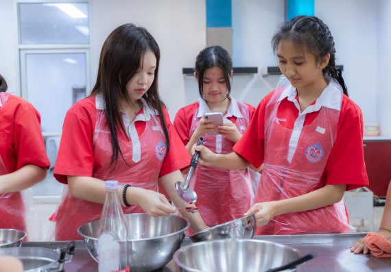 ภาพกิจกรรม  คณะวิทยาศาสตร์และเทคโนโลยี มหาวิทยาลัยราชภัฏกำแพงเพชร ร่วมกับโรงเรียนกำแพงเพชรพิทยาคม จัดกิจกรรมค่ายวิทยาศาสตร์นักเรียนห้องเรียนพิเศษวิทยาศาสตร์