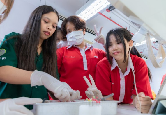 ภาพกิจกรรม  คณะวิทยาศาสตร์และเทคโนโลยี มหาวิทยาลัยราชภัฏกำแพงเพชร ร่วมกับโรงเรียนกำแพงเพชรพิทยาคม จัดกิจกรรมค่ายวิทยาศาสตร์นักเรียนห้องเรียนพิเศษวิทยาศาสตร์