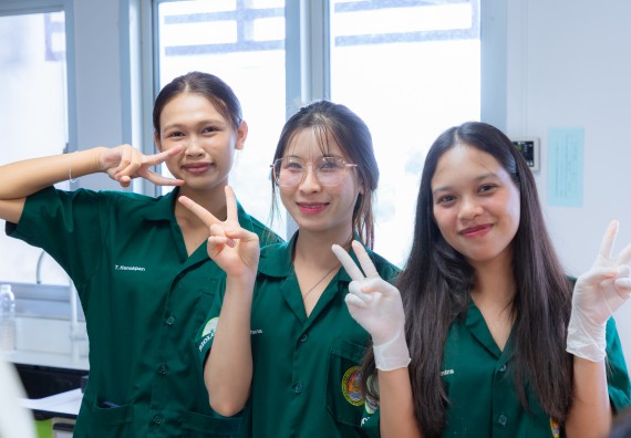 ภาพกิจกรรม  คณะวิทยาศาสตร์และเทคโนโลยี มหาวิทยาลัยราชภัฏกำแพงเพชร ร่วมกับโรงเรียนกำแพงเพชรพิทยาคม จัดกิจกรรมค่ายวิทยาศาสตร์นักเรียนห้องเรียนพิเศษวิทยาศาสตร์