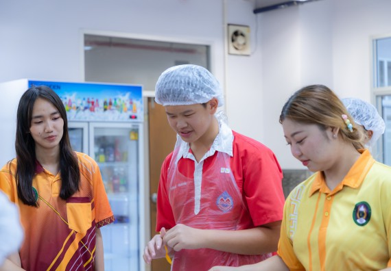 ภาพกิจกรรม  คณะวิทยาศาสตร์และเทคโนโลยี มหาวิทยาลัยราชภัฏกำแพงเพชร ร่วมกับโรงเรียนกำแพงเพชรพิทยาคม จัดกิจกรรมค่ายวิทยาศาสตร์นักเรียนห้องเรียนพิเศษวิทยาศาสตร์