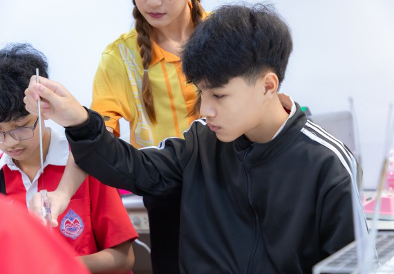 ภาพกิจกรรม  คณะวิทยาศาสตร์และเทคโนโลยี มหาวิทยาลัยราชภัฏกำแพงเพชร ร่วมกับโรงเรียนกำแพงเพชรพิทยาคม จัดกิจกรรมค่ายวิทยาศาสตร์นักเรียนห้องเรียนพิเศษวิทยาศาสตร์