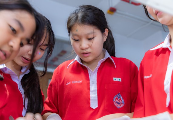 ภาพกิจกรรม  คณะวิทยาศาสตร์และเทคโนโลยี มหาวิทยาลัยราชภัฏกำแพงเพชร ร่วมกับโรงเรียนกำแพงเพชรพิทยาคม จัดกิจกรรมค่ายวิทยาศาสตร์นักเรียนห้องเรียนพิเศษวิทยาศาสตร์