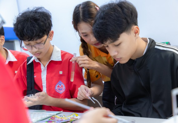 ภาพกิจกรรม  คณะวิทยาศาสตร์และเทคโนโลยี มหาวิทยาลัยราชภัฏกำแพงเพชร ร่วมกับโรงเรียนกำแพงเพชรพิทยาคม จัดกิจกรรมค่ายวิทยาศาสตร์นักเรียนห้องเรียนพิเศษวิทยาศาสตร์