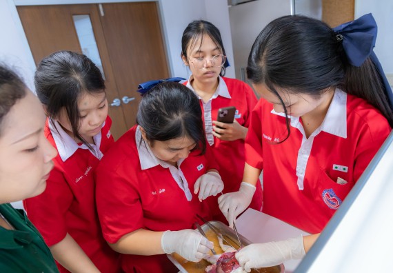 ภาพกิจกรรม  คณะวิทยาศาสตร์และเทคโนโลยี มหาวิทยาลัยราชภัฏกำแพงเพชร ร่วมกับโรงเรียนกำแพงเพชรพิทยาคม จัดกิจกรรมค่ายวิทยาศาสตร์นักเรียนห้องเรียนพิเศษวิทยาศาสตร์