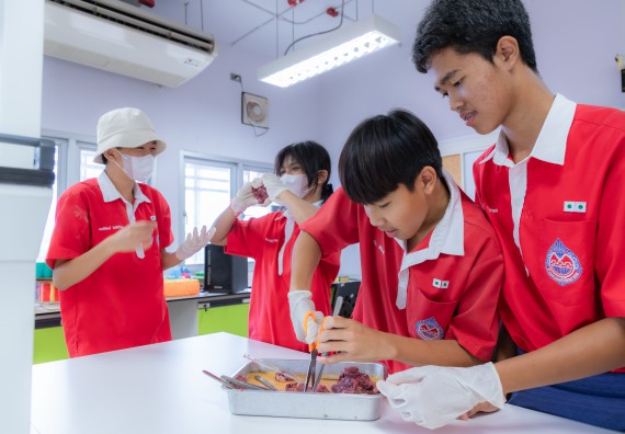 ภาพกิจกรรม  คณะวิทยาศาสตร์และเทคโนโลยี มหาวิทยาลัยราชภัฏกำแพงเพชร ร่วมกับโรงเรียนกำแพงเพชรพิทยาคม จัดกิจกรรมค่ายวิทยาศาสตร์นักเรียนห้องเรียนพิเศษวิทยาศาสตร์