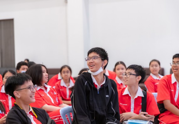 ภาพกิจกรรม  คณะวิทยาศาสตร์และเทคโนโลยี มหาวิทยาลัยราชภัฏกำแพงเพชร ร่วมกับโรงเรียนกำแพงเพชรพิทยาคม จัดกิจกรรมค่ายวิทยาศาสตร์นักเรียนห้องเรียนพิเศษวิทยาศาสตร์