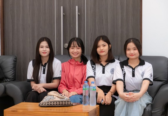 ภาพกิจกรรม  คณะวิทยาศาสตร์และเทคโนโลยี มหาวิทยาลัยราชภัฏกำแพงเพชร ร่วมกับโรงเรียนเทศบาล 2 (วัดทุ่งสวน) จัดกิจกรรมค่ายปฏิบัติการทางวิทยาศาสตร์ โรงเรียนเทศบาล 2 (วัดทุ่งสวน) ตามโครงการห้องเรียนอัจฉริยะ ให้กับนักเรียนระดับชั้นประถมศึกษาปีที่ 1-4