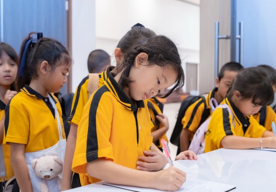 ภาพกิจกรรม  คณะวิทยาศาสตร์และเทคโนโลยี มหาวิทยาลัยราชภัฏกำแพงเพชร ร่วมกับโรงเรียนเทศบาล 2 (วัดทุ่งสวน) จัดกิจกรรมค่ายปฏิบัติการทางวิทยาศาสตร์ โรงเรียนเทศบาล 2 (วัดทุ่งสวน) ตามโครงการห้องเรียนอัจฉริยะ ให้กับนักเรียนระดับชั้นประถมศึกษาปีที่ 1-4