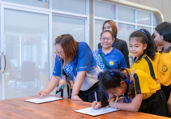 ภาพกิจกรรม  คณะวิทยาศาสตร์และเทคโนโลยี มหาวิทยาลัยราชภัฏกำแพงเพชร ร่วมกับโรงเรียนเทศบาล 2 (วัดทุ่งสวน) จัดกิจกรรมค่ายปฏิบัติการทางวิทยาศาสตร์ โรงเรียนเทศบาล 2 (วัดทุ่งสวน) ตามโครงการห้องเรียนอัจฉริยะ ให้กับนักเรียนระดับชั้นประถมศึกษาปีที่ 1-4